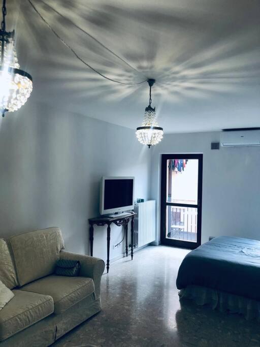 San Bernardino Monolocale Con Balcone Apartman Verona Kültér fotó